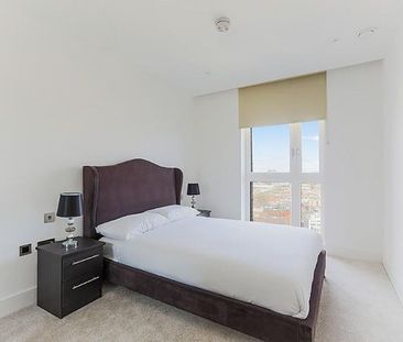 Modern 3 bedroom apartment to rent in Wiverton Tower, Aldgate E1 - Photo 4