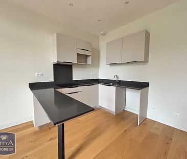 Location Appartement 3 pièces 69m² FONTENAY LE COMTE 85200 - Photo 4