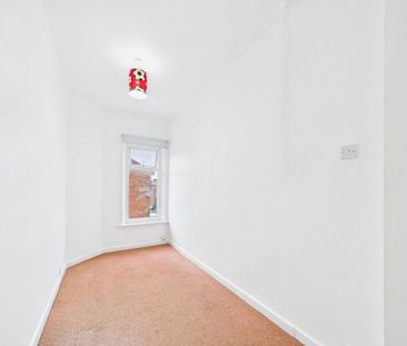 2 bedroom end of terrace house to rent - Photo 5