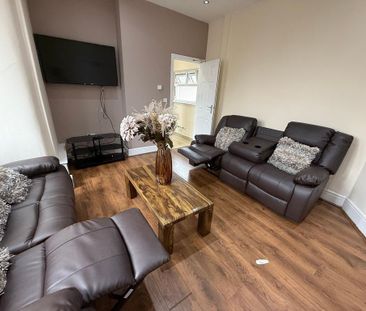 1 bedroom in a house share to rent - Photo 2