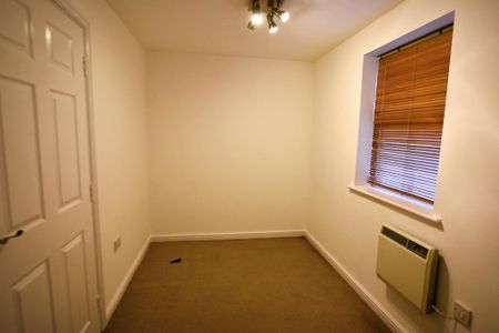 2 bedroom ground floor flat to rent - Photo 5