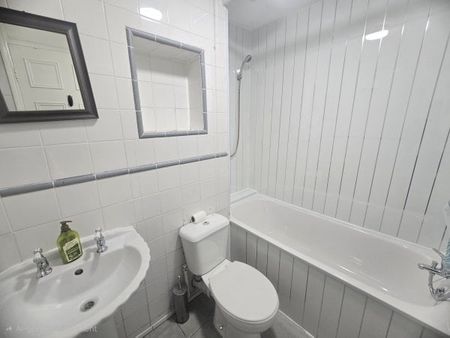 Mandeville Court, Chingford, E4, Property for rent - Photo 2