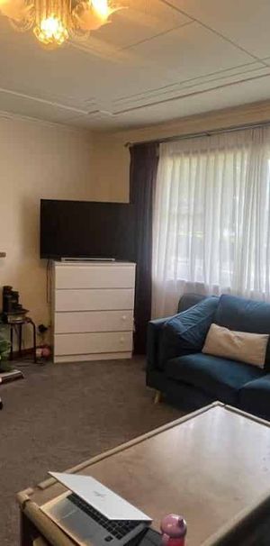 Spacious Three Bedroom Property in New Lynn - Photo 1