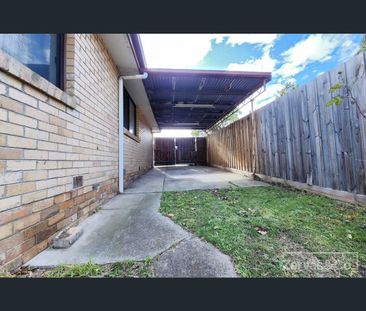 33 Roberts Avenue, Mulgrave, Vic 3170 - Photo 2