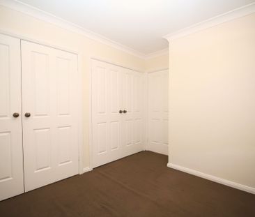 Charming 3 Bedroom, 2 Bathroom House in Chester Hill - Available Now! - Photo 4