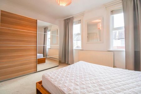 3 bedroom terraced house to rent - Photo 3