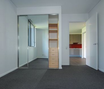 ONE BEDROOM APARTMENT WITH PARKVIEWS ! - Photo 6