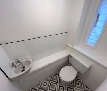 3 bedroom terraced house to rent - Photo 6