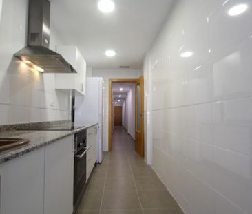 Nearly New 3-Bedroom Flat with Garage and Lift Just 5 Minutes from ... - Foto 3