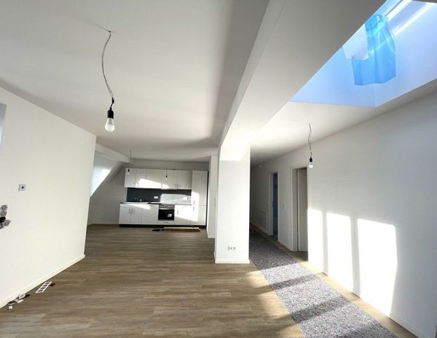 Großzügige Dachgeschoss-Wohnung mit Ausblick im Kranoldkiez - Photo 1