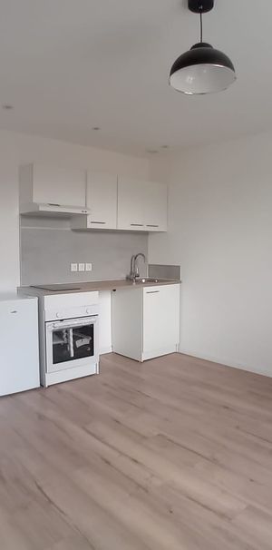 A LOUER CENTRE SIGEAN T2 ENTIEREMENT RENOVE - Photo 1