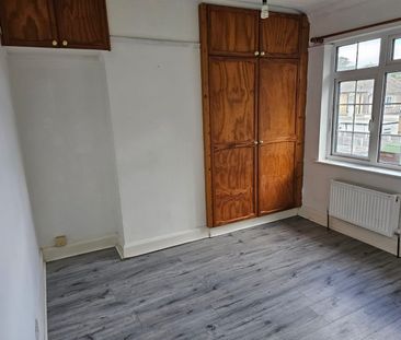 3 Bed Semi-Detached House, Helder Street, CR2 - Photo 2