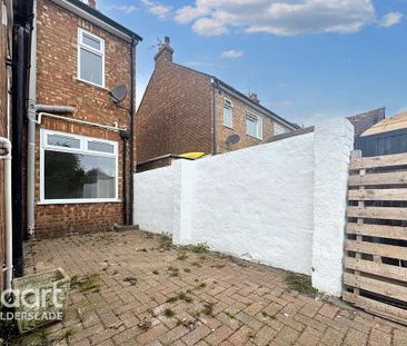 2 bedroom end of terrace house to rent - Photo 2