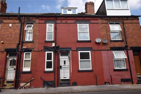 2 bedroom terraced house to rent - Photo 4