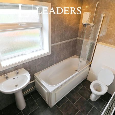 2 bedroom flat to rent - Photo 4