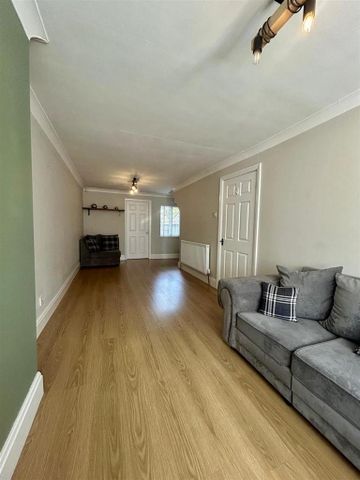 2 bedroom end of terrace house to rent - Photo 2