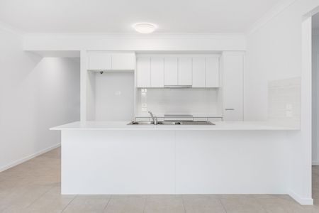 Stunning Four Bedroom Home - Photo 4