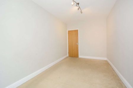 2 bedroom apartment with balcony on the first floor - Photo 2