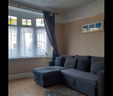 Room in a Shared House, Kenneth Road, BS4 - Photo 1