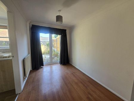 4 bedroom detached house to rent - Photo 4