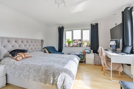 6 bedroom detached house to rent - Photo 5