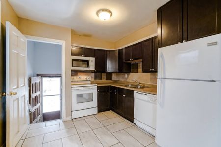 For Lease - 2609 Kingston Road Unit# Main Fl, Toronto, Ontario - Photo 4