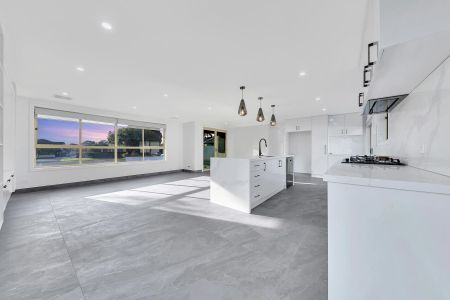 MODERN LIVING - Photo 5
