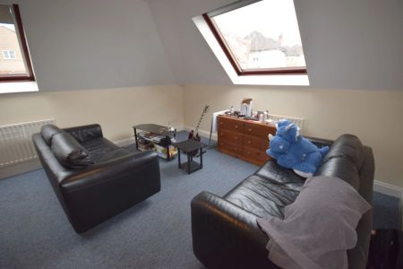 To Rent Queens Road, Westbourne, Bournemouth, BH2 £1,785 pcm Tenancy Info - Photo 2