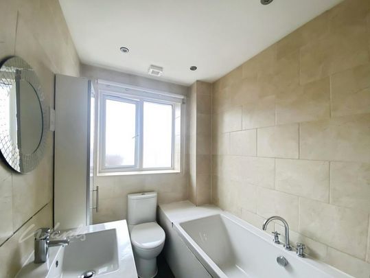 3 bedroom end of terrace house to rent - Photo 1