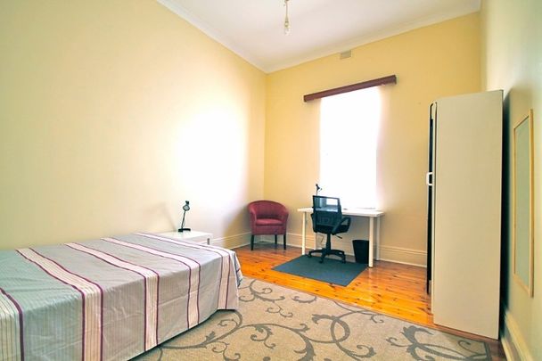 5-bedroom shared house / townhouse, Henley Beach Road - Photo 1