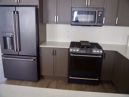 For Lease - 189 Dr Richard James Crescent, Loyalist, Ontario - Photo 5