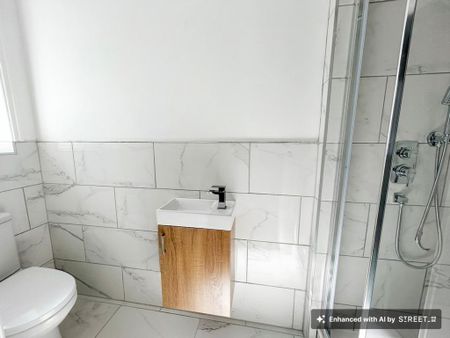 4 bedroom semi-detached house to rent - Photo 5