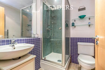 2 bedroom apartment to rent The Oaks Square, Epsom, KT19 - Photo 4