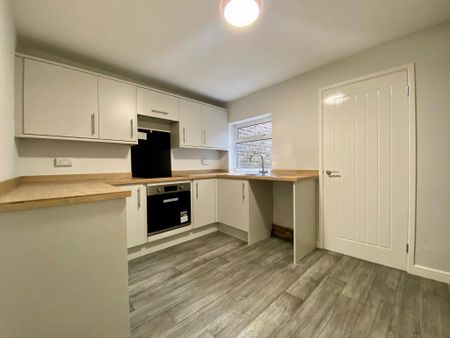 2 bedroom terraced house to rent - Photo 4