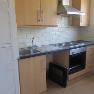 2 bedroom ground floor maisonette to rent - Photo 2