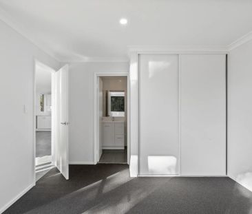 Brand New 2 Bedroom 2 Bathhrom Ground Floor Unit - Photo 6