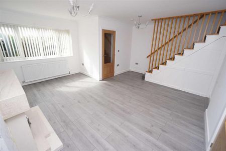3 bedroom semi-detached house to rent - Photo 4