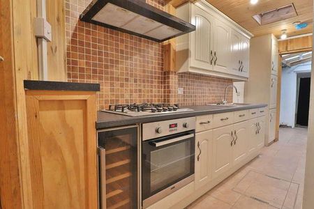 St. Loyes Street, Bedford, MK40 - Photo 2