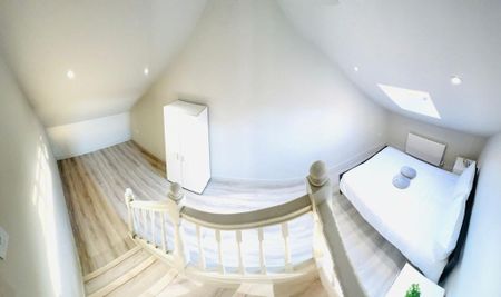 2 Bed Flat, Prince Road, SE25 - Photo 2
