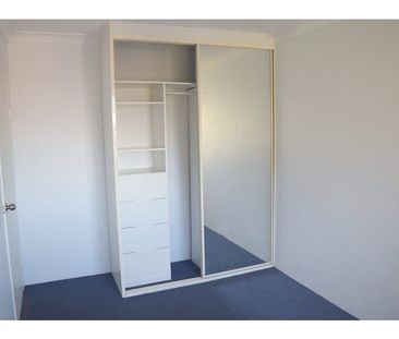 Top-Floor One-Bedroom in the Heart of Enmore - Photo 2