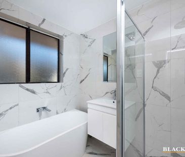 Renovated three bedroom home - Photo 3