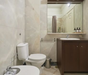 Room in a shared 9-bedroom apartment for rent in Lisbon. - Foto 6