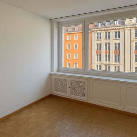 Centre-ville, confort et fonctionnalité - Appartement de 2.5 pièces à découvrir - Photo 3