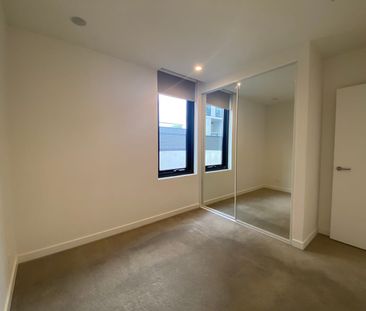 Rare opportunity -HUGE 63m2 balcony 2 bed apartment with great views in the heart of Box Hil - Photo 5