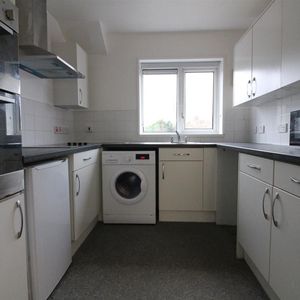 Mead Close, Slough - Photo 3