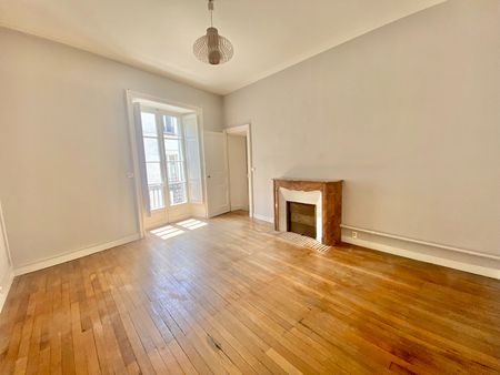 A Louer - Nantes Centre - Grand Appartement 6 Pièces De 175.24 M² - Photo 3