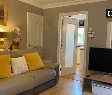Stylish room in 5-bedroom apartment in Sandyford, Dublin - Photo 2