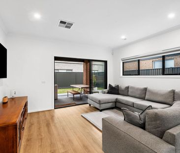 Stylish 4-Bedroom Home with Space, Comfort & Convenience in a Sough... - Photo 2