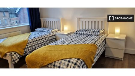 Bed for rent in 7-bedroom apartment in Phibsborough, Dublin - Photo 2