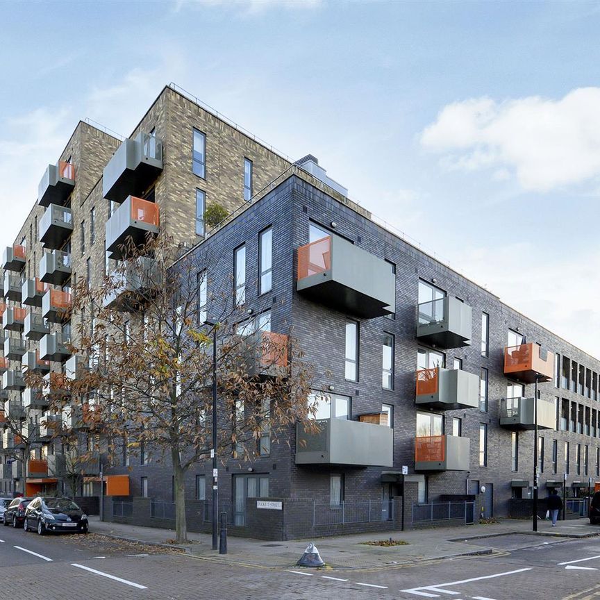 2 bedroom flat - Photo 1